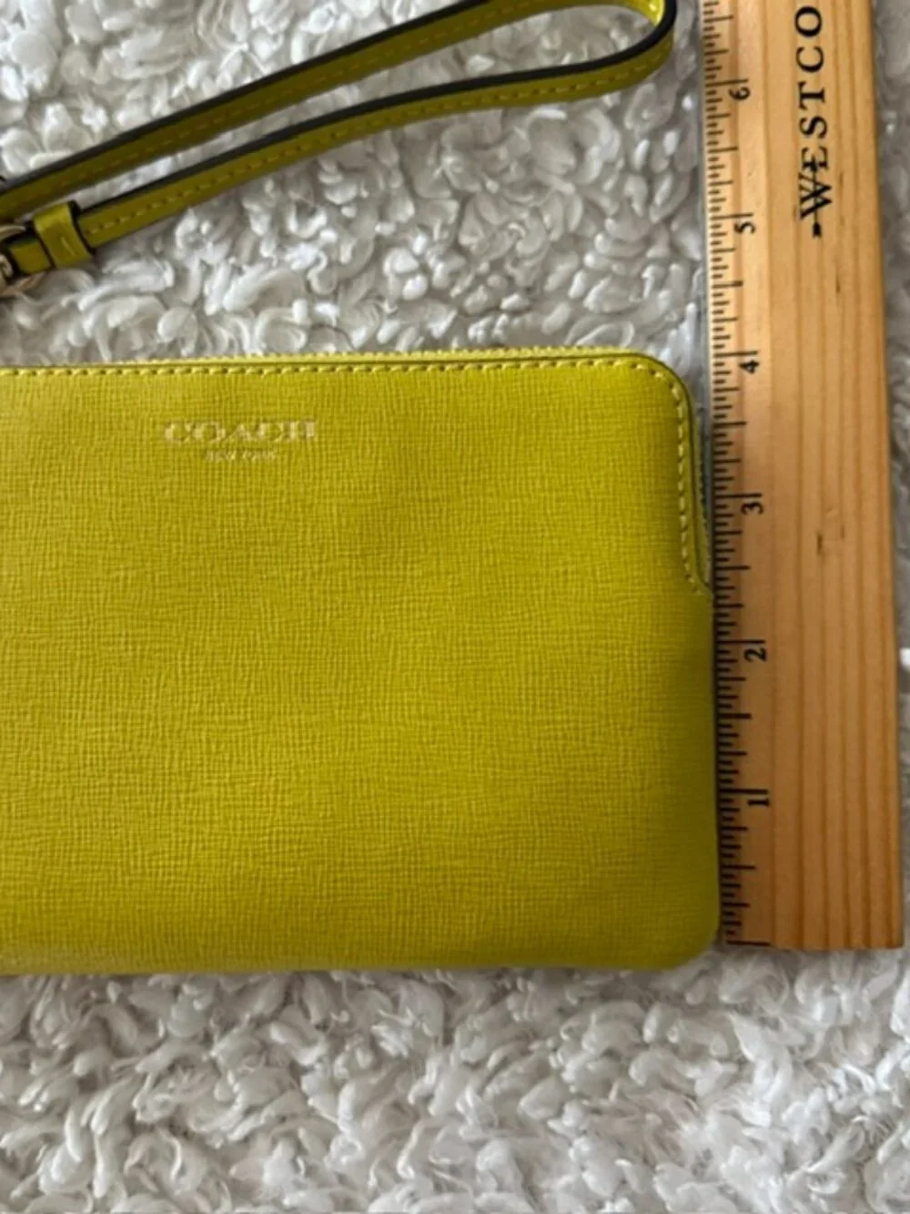 Coach Corner Zip Wristlet Summer Chartreuse Cross Grain Leather w. FREE dust bag